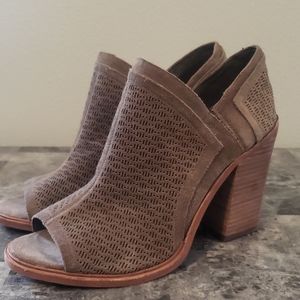 Vince Camuto Heel/Sandal